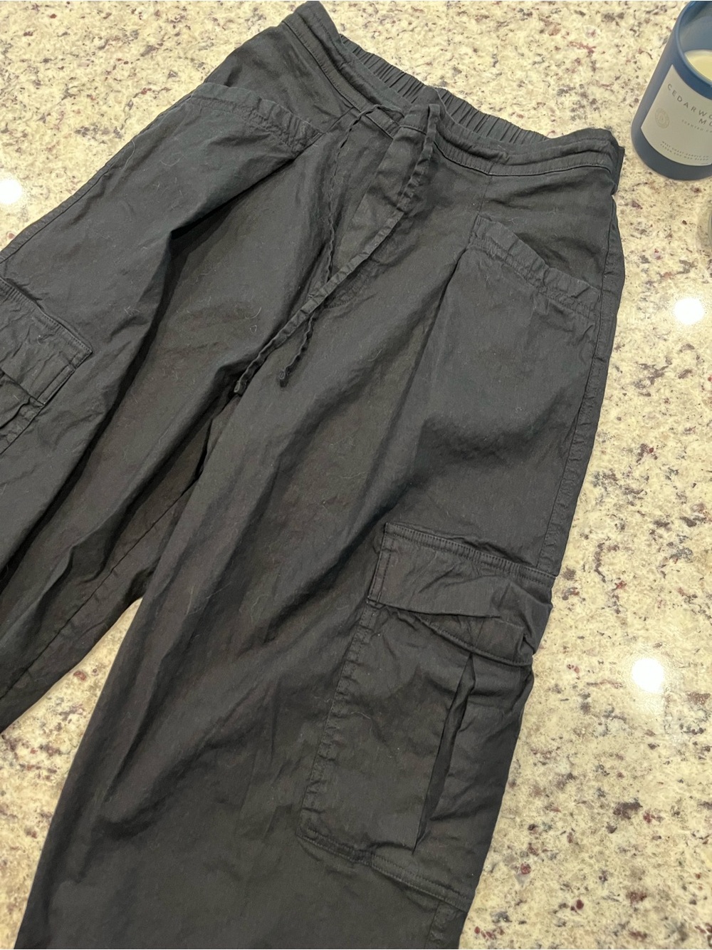 Athleta Black Linen Blend Paradise Relaxed Straight Leg Cargo Pant XXS
- Black 🖤 - Picture 4 of 7